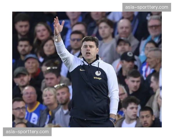 切尔西官方宣布主帅波切蒂诺因战绩不佳下课，寻帅工作即刻启动