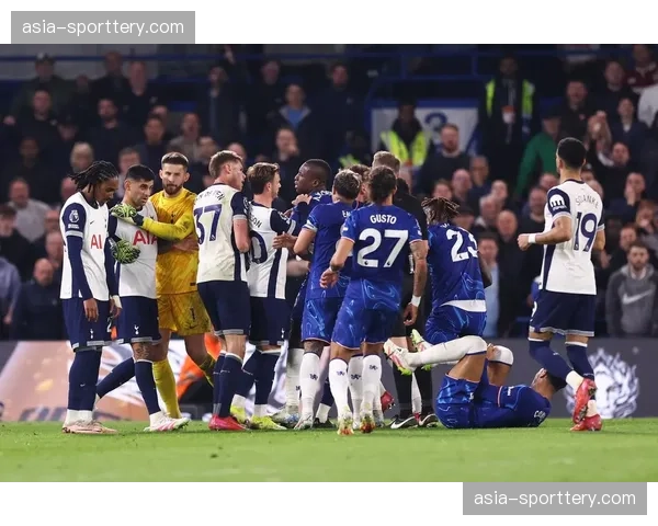 诺丁汉森林1-0狼队，怀特补射制胜，森林赢得保级关键战