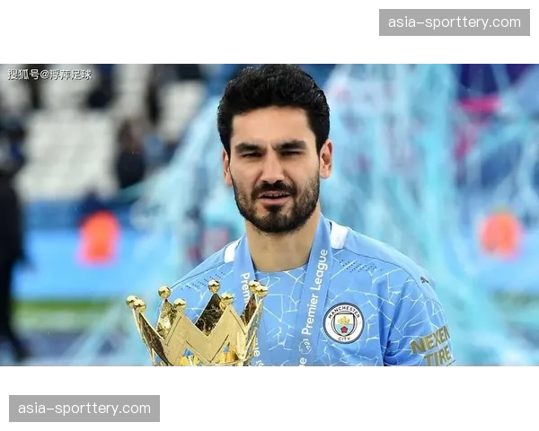 阿提哈德球场南看台巨型TIFO，曼城球迷致敬功勋队长京多安