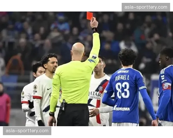 状态不佳+染红，队报：巴黎方面没期待阿什拉夫立刻重返巅峰